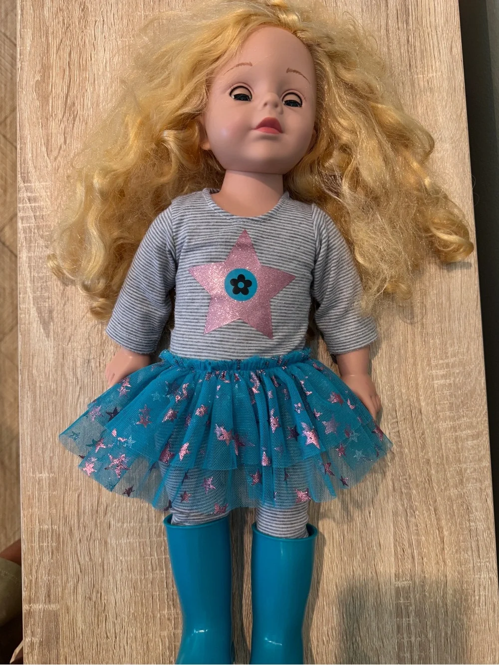 Madame Alexander Favorite Friends Twinkling Turquoise Light Skin 18” doll
